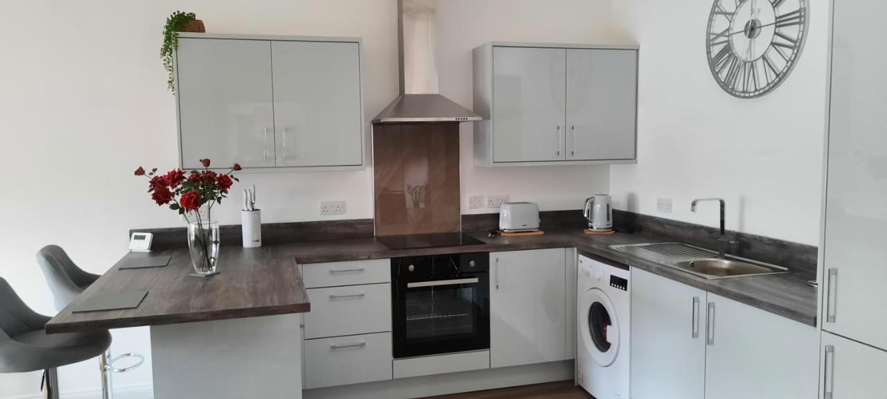 Lanarkshire Apartment- Views- Sleeps 4- Balcony Larkhall  Exterior photo